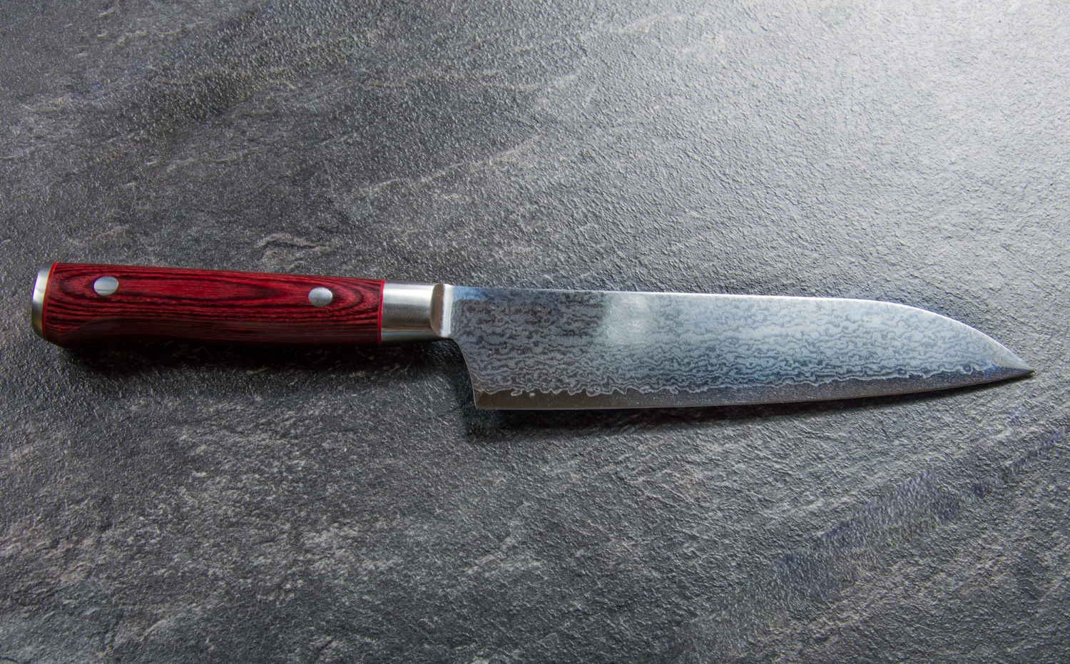 nóż ze stali damasceńskiej