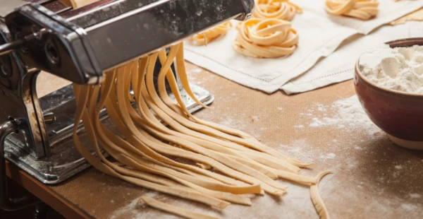 Maszynka do makaronu - czy warto ją kupić?