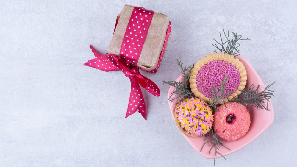 Ciasta na Dzień Nauczyciela – Pomysły na Słodki Prezent w Pięknej Formie.