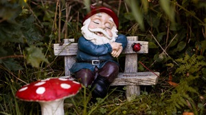 Figurki ogrodowe - jak stworzyć magiczną przestrzeń w ogrodzie?